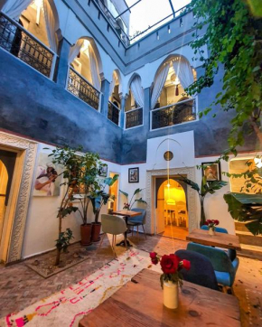 Отель Riad les 2 Portes  Марракеш